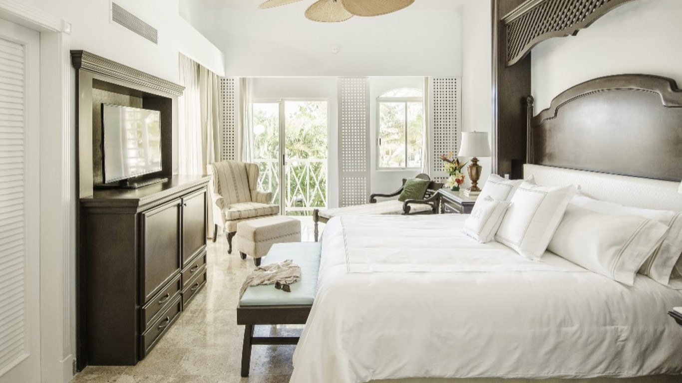 Luxury Sunrise Rooms at Royal Hideaway Playacar Resort